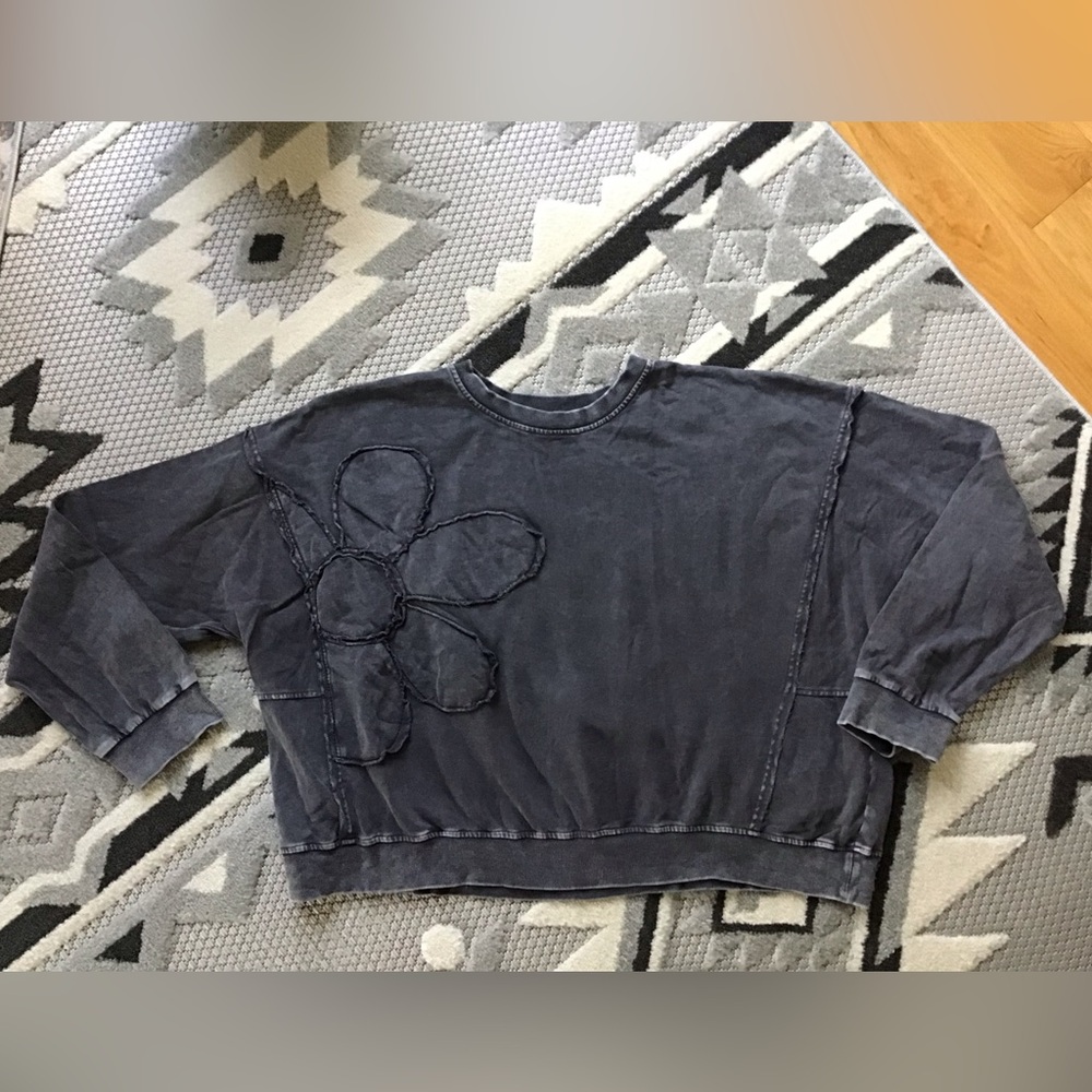 Easel Gray Long Sleeve Top with Floral Design